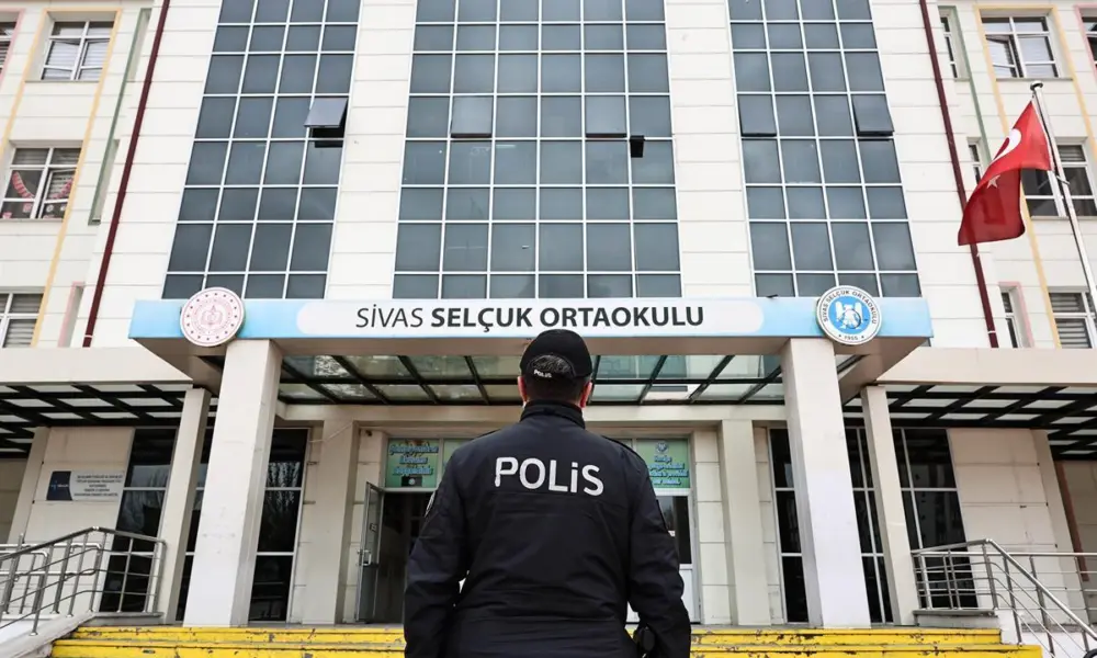OKUL ÇEVRELERİNDE GÜVENLİK SEFERBERLİĞİ